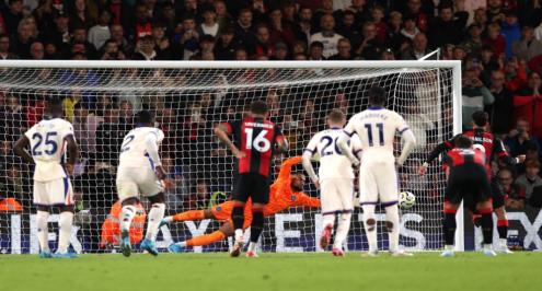 أزمة تهديفية تضرب 9 أندية.. وانخفاض في ركلات الجزاء بالدوري الإنجليزي (أرقام)